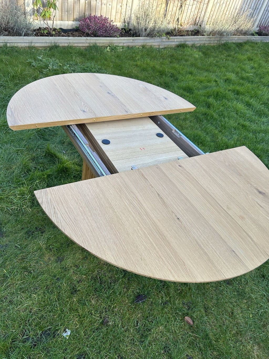 New Daals Maru Round 4-6 Seater Extending Dining Table, Oak Pedestal Japandi