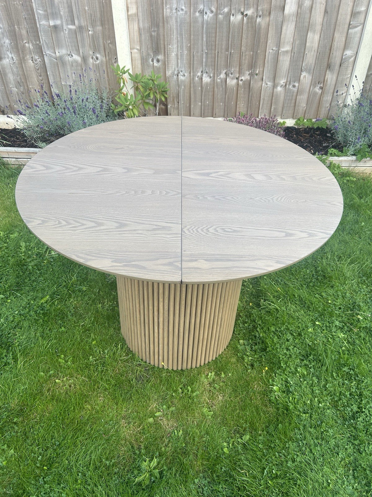 Daals Maru Round 4-6 Seater Extending Oak Pedestal Dining Table, Silver Oak