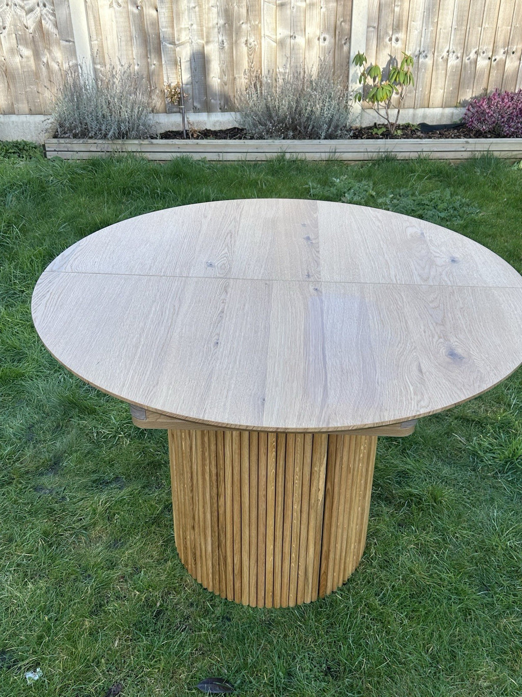 New Daals Maru Round 4-6 Seater Extending Dining Table, Oak Pedestal Japandi