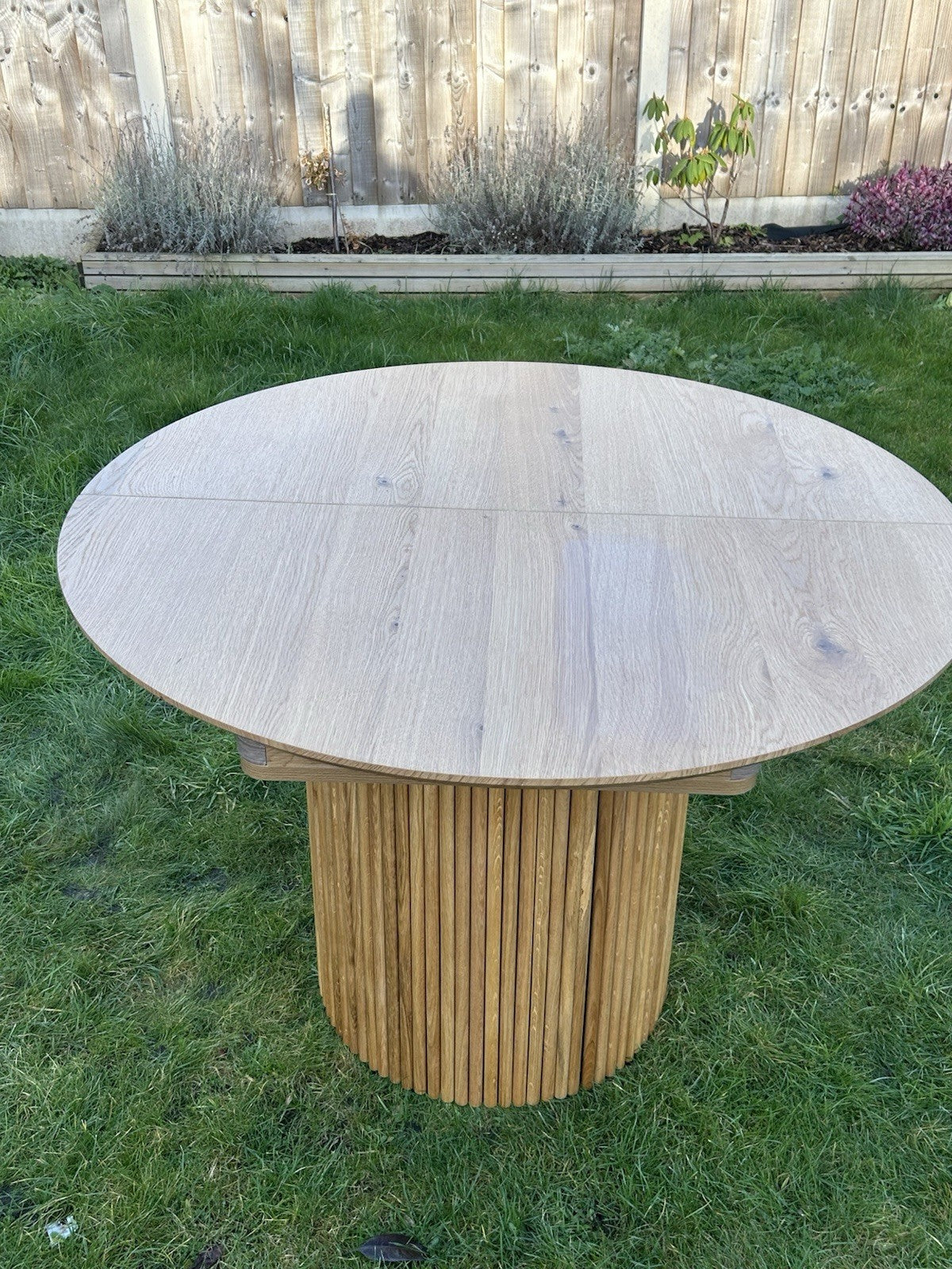 New Daals Maru Round 4-6 Seater Extending Dining Table, Oak Pedestal Japandi