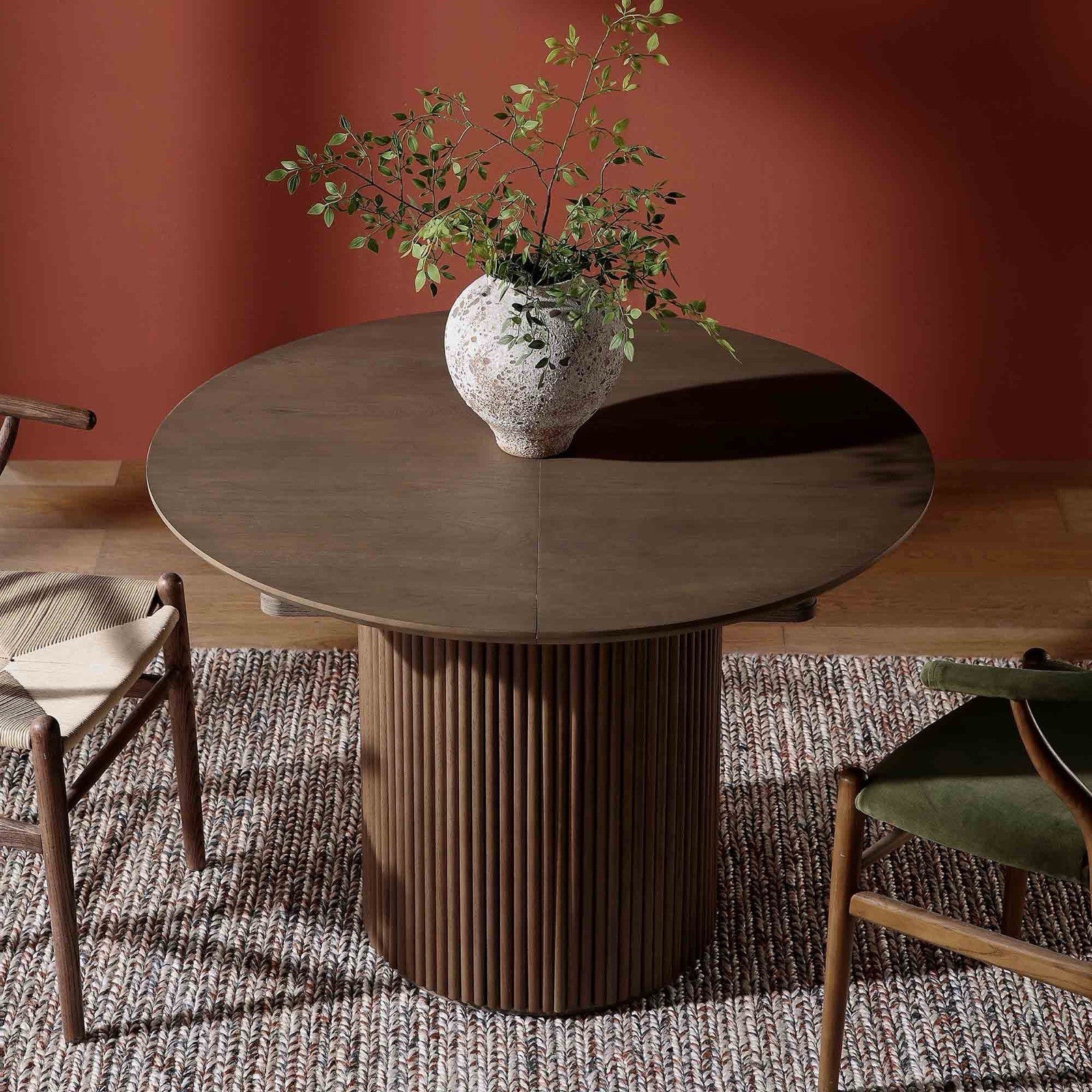 Daals Maru Round 4-6 Seater Extending Oak Pedestal Dining Table, Silver Oak