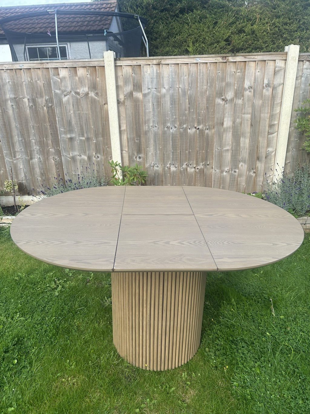 Daals Maru Round 4-6 Seater Extending Oak Pedestal Dining Table, Silver Oak